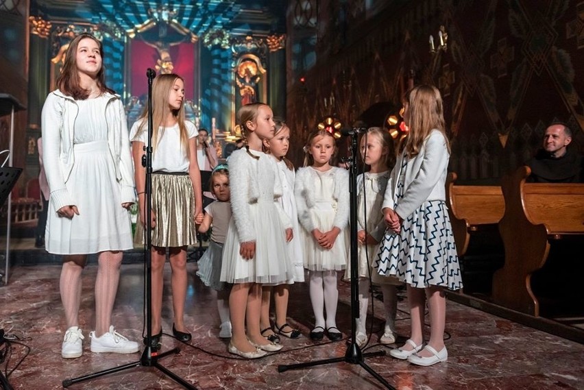 Wieliczka. Wyjątkowe „Solne Uwielbienie” w Sanktuarium Matki Bożej Łaskawej [ZDJĘCIA] 