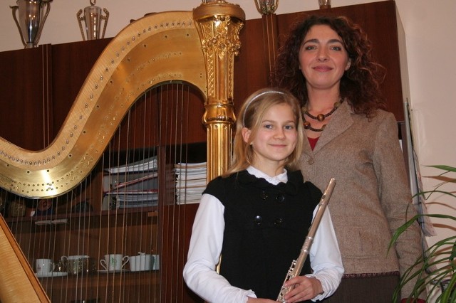 Róża Seehaber z Chełmna kształci umiejętności gry na flecie pod okiem nauczycielki Aleksandry Gasin