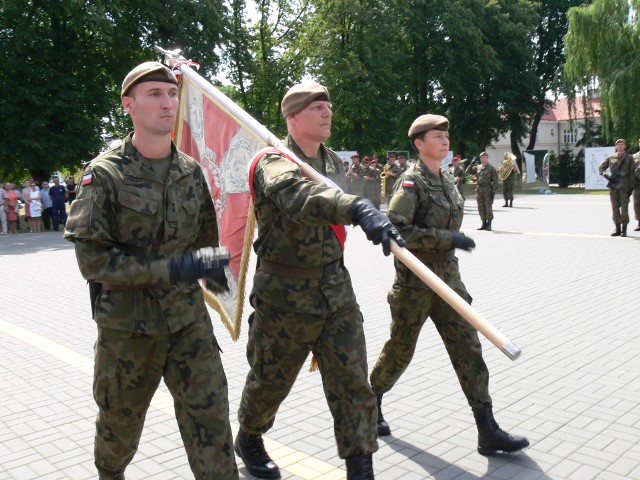 Terytorialsi złożyli uroczystą przysięgę na sztandar 2. Pułku Piechoty Legionów Armii Krajowej.