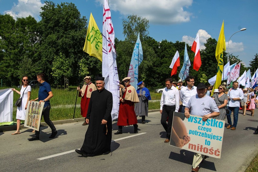 Marsz dla Życia i Rodziny przeszedł w niedzielę ulicami Rzeszowa [ZDJĘCIA]