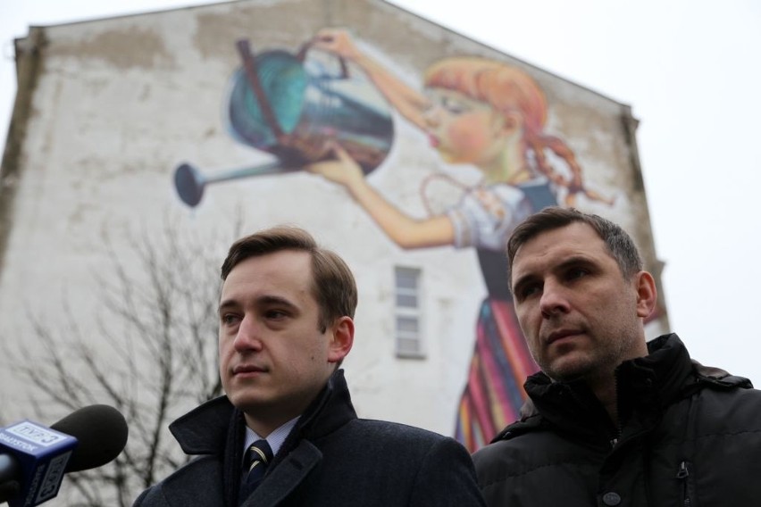 Radni PiS chcą chronić mural "Dziewczynka z konewką"