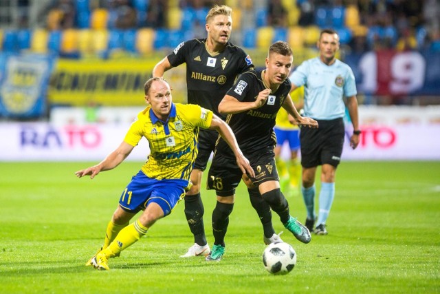 11.08.2018 gdynia. mecz 4 kolejki lotto ekstraklasy. spotkanie arka gdynia - gornik zabrze n/z rafal siemaszko (11), maciej ambrosiewicz (28), szymon matuszek (22) fot. piotr hukalo / dziennik baltycki / polska press