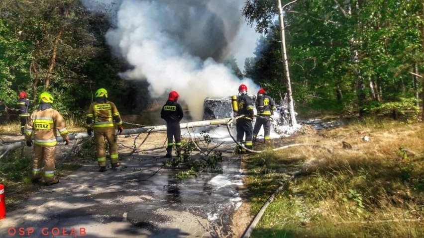 Wypadek w Puławach. Samochód stanął w płomieniach. Pomogli świadkowie zdarzenia