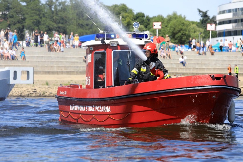 Spektakularne pokazy strażackie ratowników WOPR, straży...