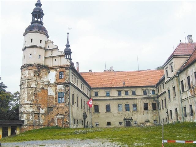 Zamek został sprzedany w 2005 roku za 164 tys. zł. (fot. Krzysztof Strauchmann)