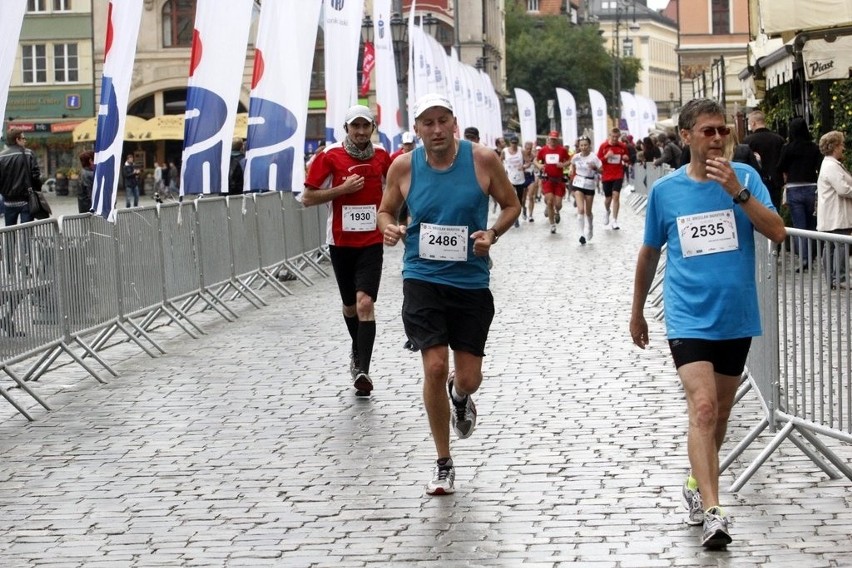 Maraton Wrocław - ZDJĘCIA - zawodnicy z numerami 1801 - 2000