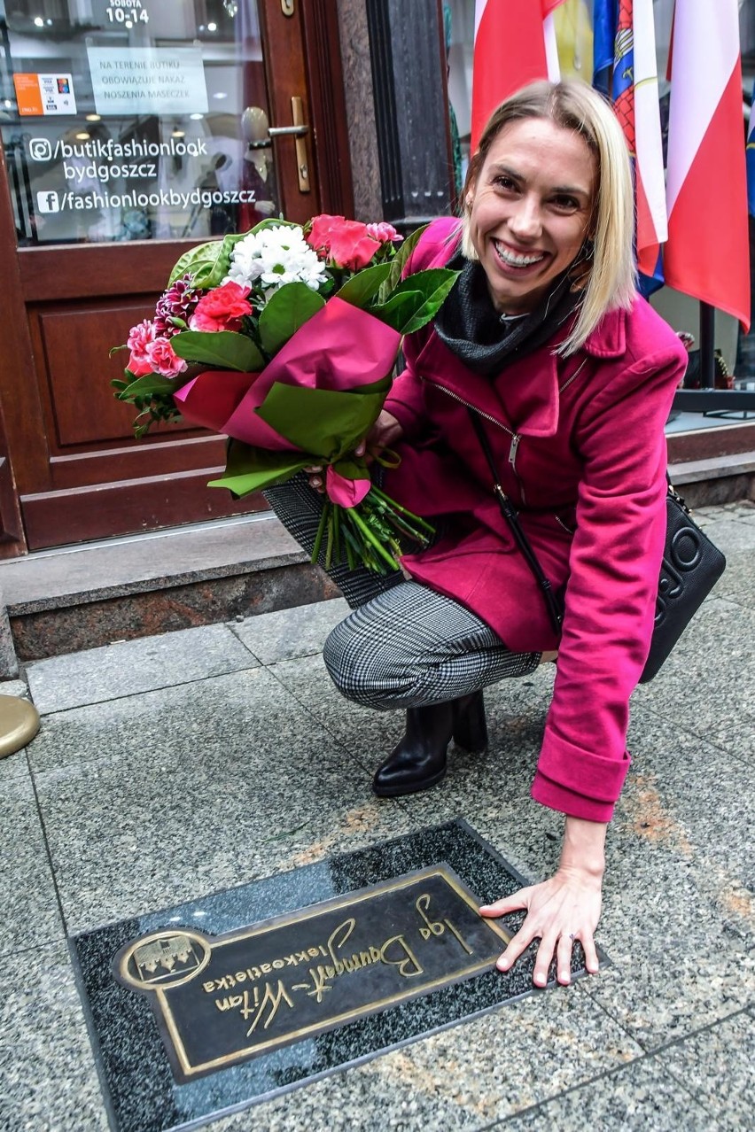 Bydgoskie Autografy 2021. Mistrzyni olimpijska, muzyk i lekarz - to oni odsłonili swoje podpisy na ul. Długiej