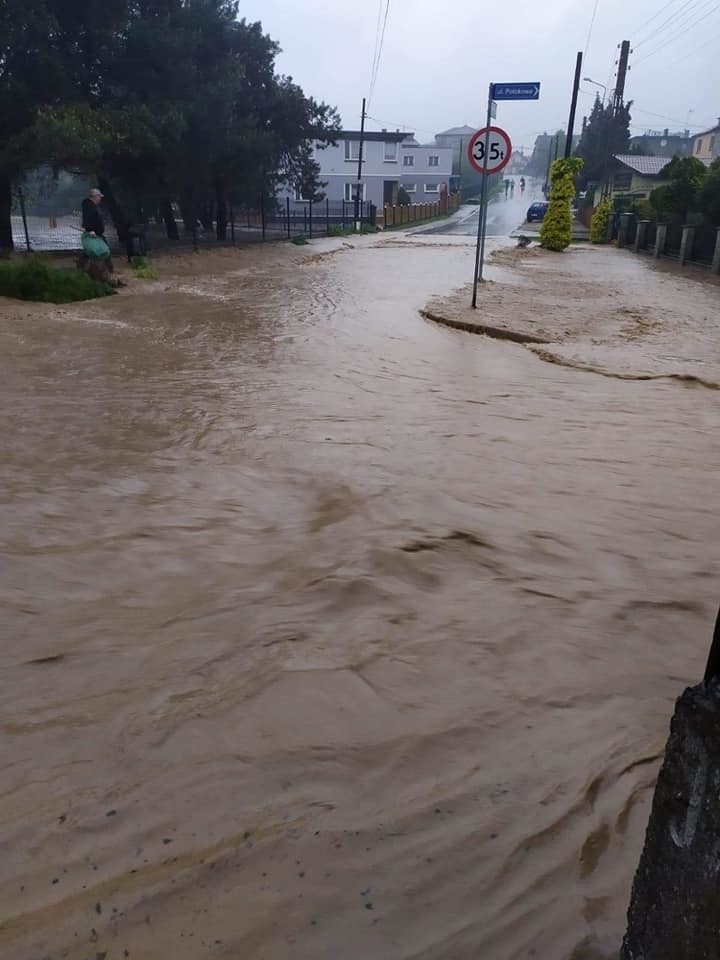 Dwa tygodnie temu woda zalała pół powiatu wodzisławskiego....