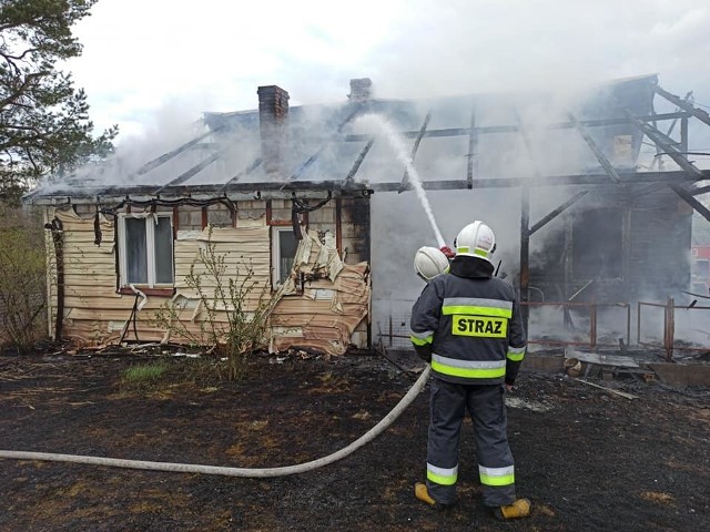 Na miejscu strażacy zostali rozwinięty pożar więźby dachowej.