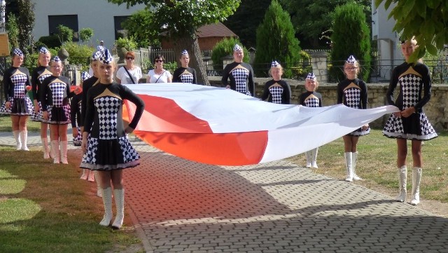 Zespół mażoretkowy Rytm ze Skalbmierza obchodzi jubileusz 15-lecia działalności.
