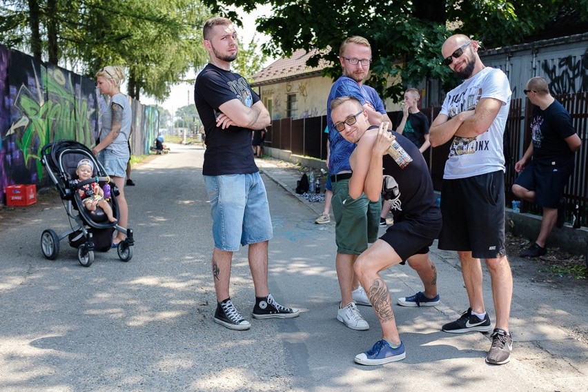 Tarnów. Garfficiarze ubarwili mur przy stadionie Tarnovii [ZDJĘCIA]