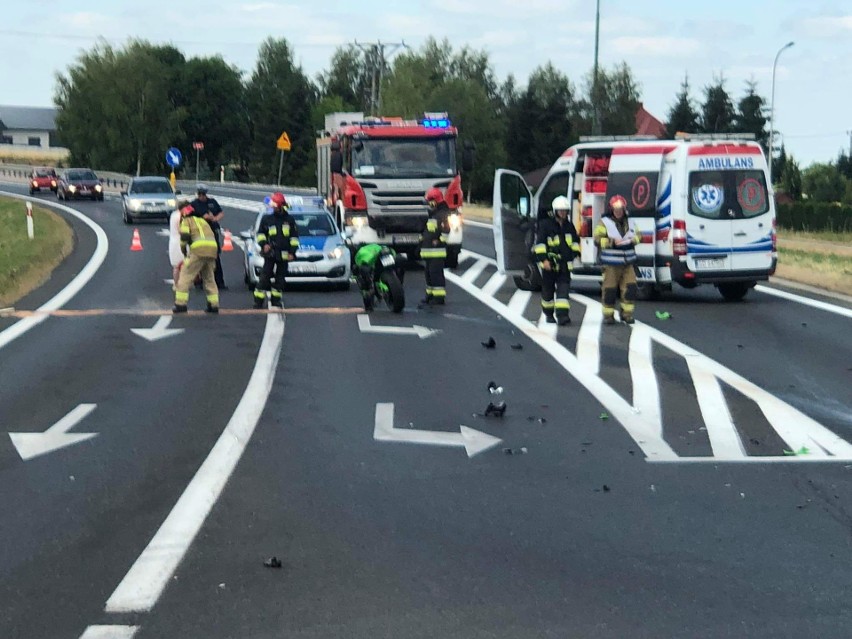 Wypadek na DK 94 w Sędziszowie Małopolskim. Motocyklista uderzył w audi [ZDJĘCIA]