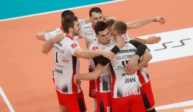 W meczu siatkarskiej PlusLigi Asseco Resovia wygrała u siebie z Indykpolem AZS Olsztyn 3:1.Asseco Resovia - Indykpol AZS Olsztyn 3:1Sety: 29:27, 23:25, 25:13, 25:23.RELACJA Z MECZU ---> TUTAJ