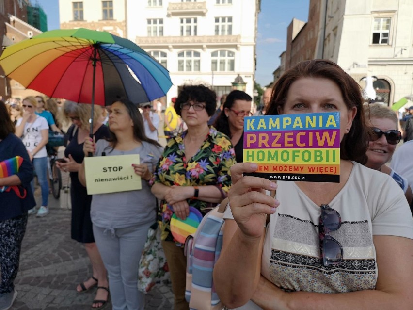 Kraków. Wierzący i niewierzący przeciw nienawiści - demonstracja poparcia dla środowisk LGBT, padły mocne hasła