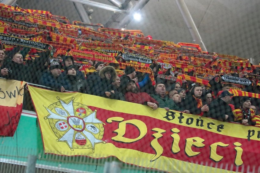 Kibice Jagiellonii na trybunach stadionu Legii