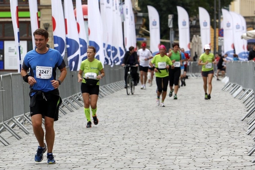 Maraton Wrocław - ZDJĘCIA - zawodnicy z numerami 1401 - 1600