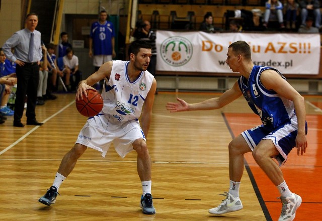 Maciej Majcherek (z lewej) uważa, że zespołowością można wygrać z każdym.