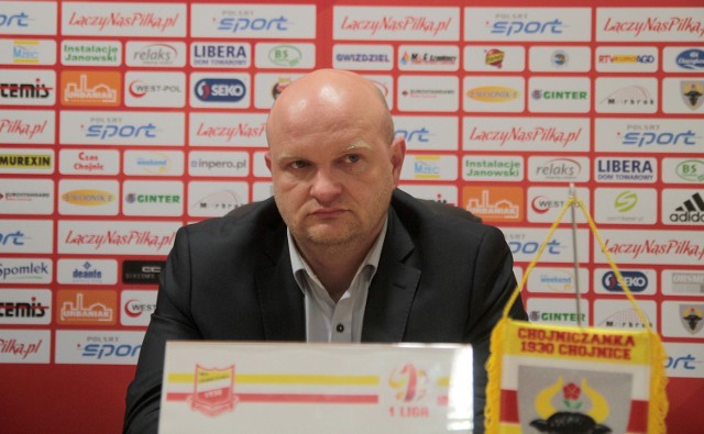 Trener Maciej Bartoszek pracuje z Chojniczanką, ale oferta z Korony jest kusząca.