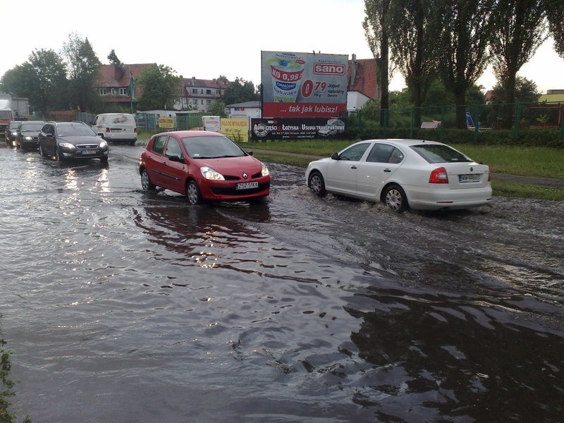 Burza w regionie: zalany Szczecinek, piorun w Gościnie [wideo i aktualizacja]