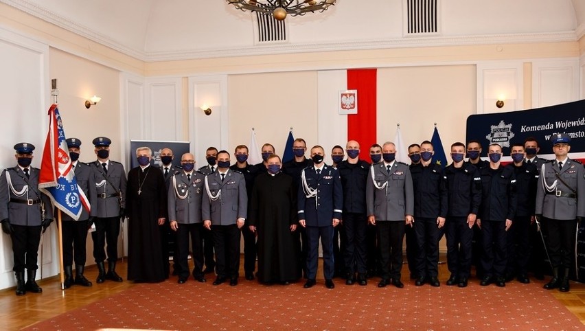 Białystok. Ślubowanie policjantów w podlaskiej Policji. Dwunastu nowych funkcjonariuszy dołączyło do służby (zdjęcia) 