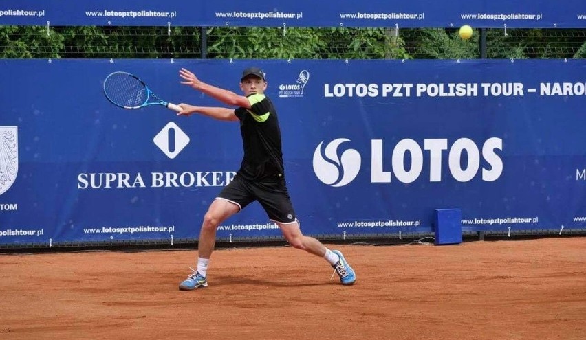 Tenis. Aleksander Orlikowski, zawodnik MKT, jest szesnasty w rankingu ITF 