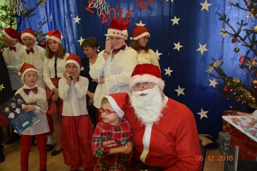 Mikołaj z prezentami w Specjalnym Ośrodku Szkolno-Wychowawczym w Niemienicach