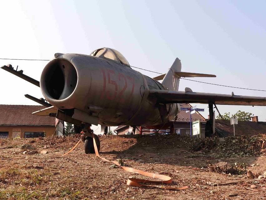 Stojący od 39 lat w Andrychowie samolot Lim-2 stał się...
