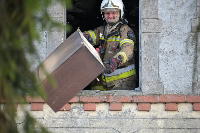 W jednym z domów w Jankowicach wybuchł pożar. Mieszkanie...