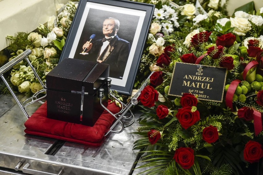 Pogrzeb Andrzeja Matula. Rodzina oraz ikony mediów pożegnały słynnego dziennikarza i lektora