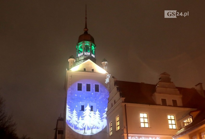 Wielka choinka, Mikołaj i świetlna iluminacja. Zamek Książąt Pomorskich w Szczecinie przygotowuje świąteczne akcenty