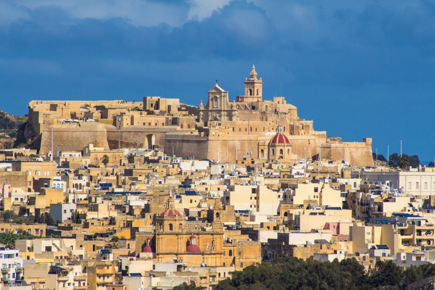 Mniejsza wyspa należąca do Malty nazywa się Gozo. Słynie ze...