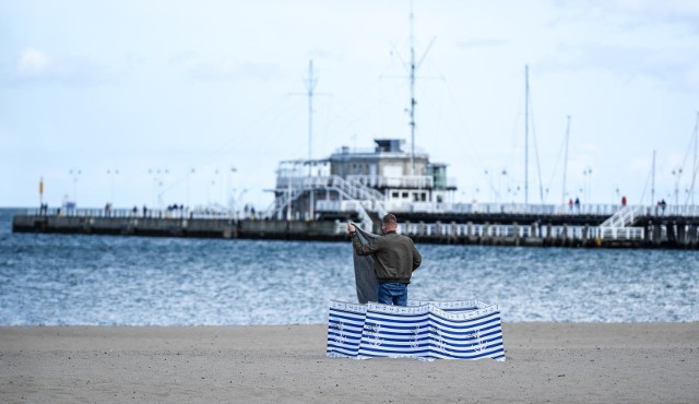 Weekend w Sopocie. W sobotę na Monciaku, molu i plaży pojawiło się więcej osób niż podczas minionych wolnych dni