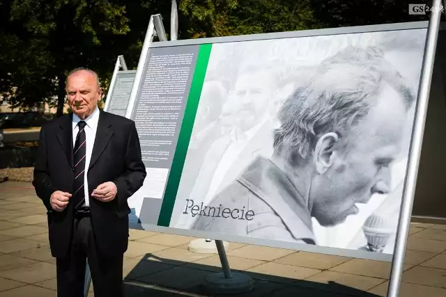 Na planszach na wystawie znalazły się zdjęcia oraz wypowiedzi świadków tamtych wydarzeń