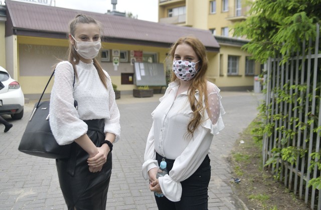 - Język polski już za nami, pytania nie były bardzo trudne - mówiły Natalia Dąbrowska i Klaudia Kurys, maturzystki z V Liceum Ogólnokształcącego imienia Romualda Traugutta w Radomiu.