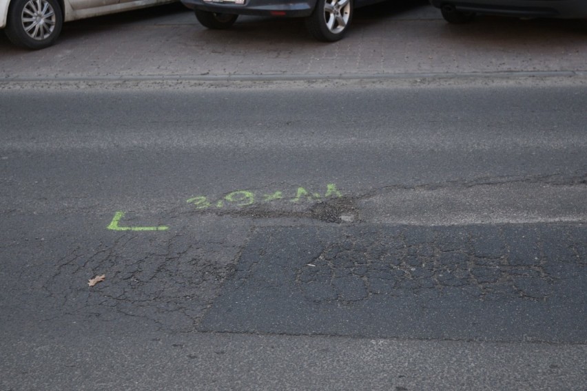 Miejski Zarząd Dróg w Toruniu kontynuuje pozimowe łatanie...