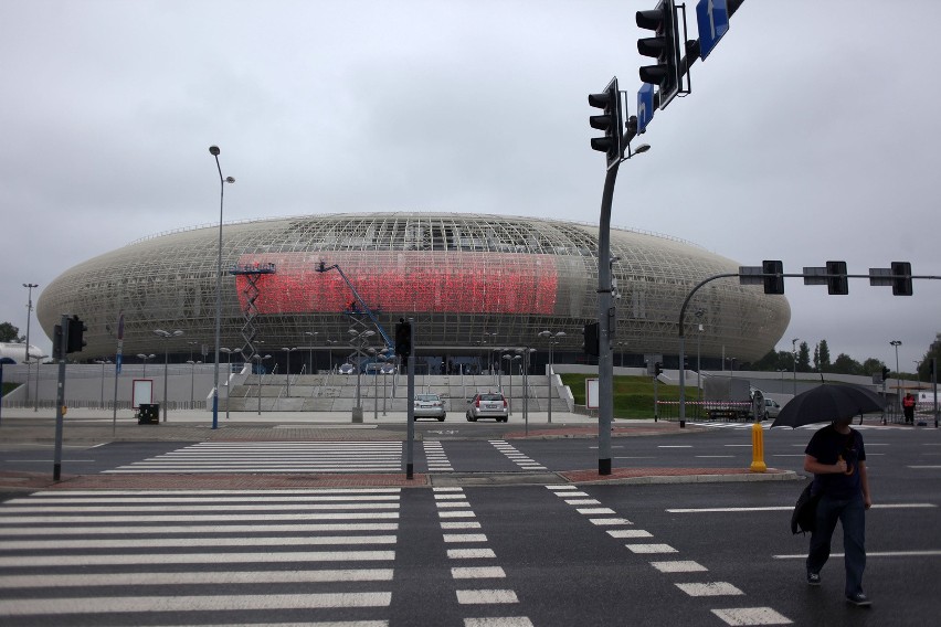 Budowa ekranu LED na elewacji Kraków Arena [ZDJĘCIA]