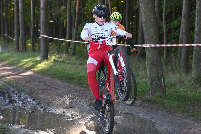 Emocjonujący wyścig kolarski w Kielcach. Szukali następców świętokrzyskich olimpijczyków - Zbigniewa Piątka i Tomasza Brożyny