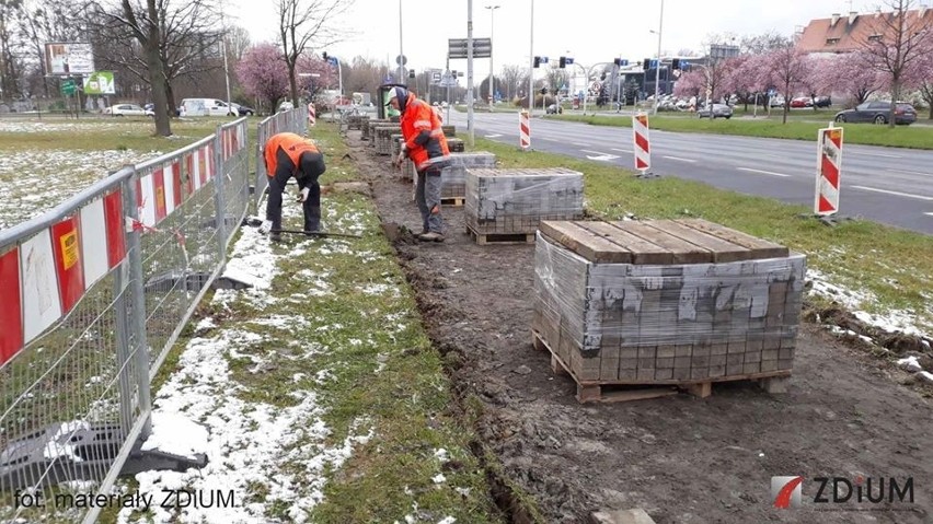 Budowa drogi rowerowej z do Bielan Wrocławskich - wzdłuż al....