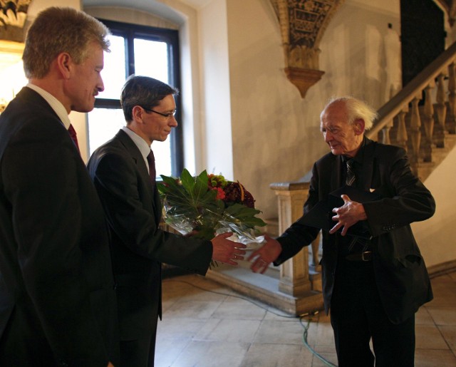 Prof. Zygmunt Bauman w 2010 r. został uhonorowany Złotą Pieczęcią Miasta Poznania