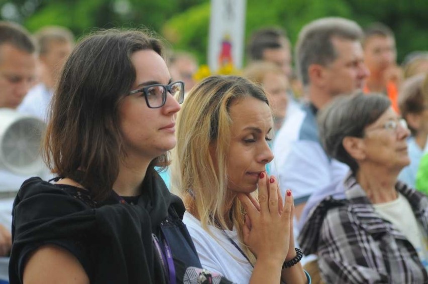 Pielgrzymi wyruszyli w drogę na Jasną Górę [ZDJĘCIA]