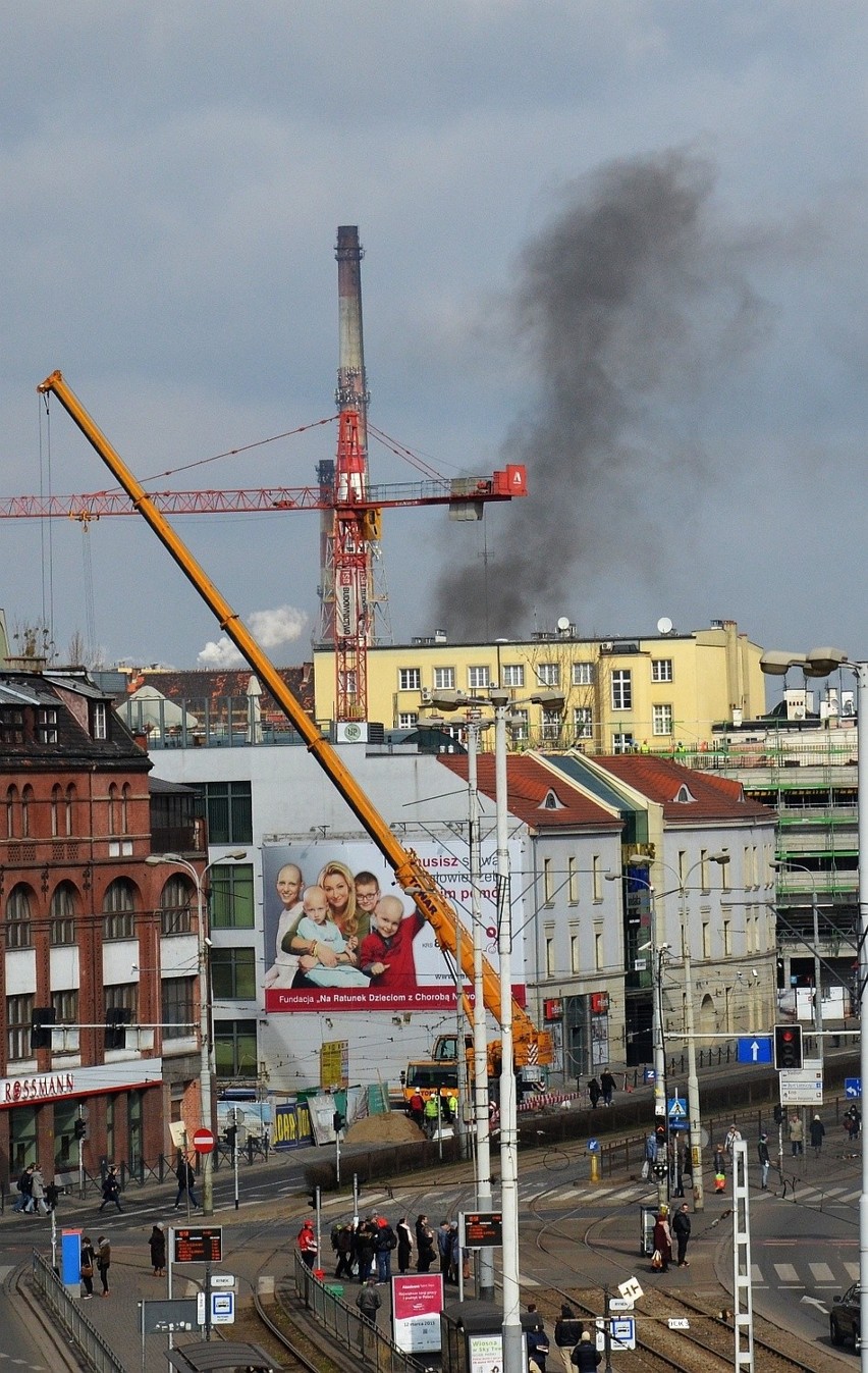 Czarny dym nad Wrocławiem. Kilka pożarów jednocześnie (ZDJĘCIA)