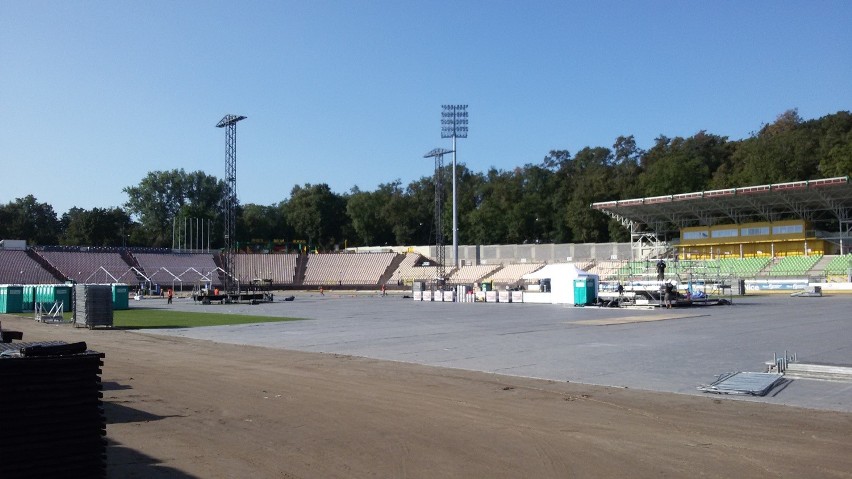 Po koncercie Linkin Park w Rybniku sprzątają stadion. A tak...