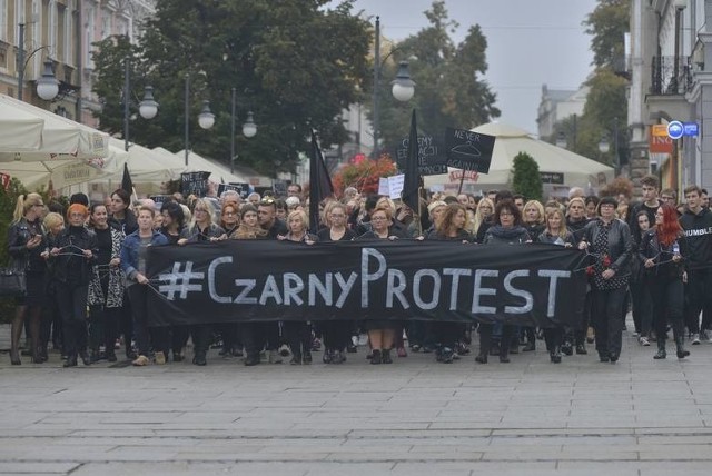 Najliczniejsze czarne protesty odbywały się kilka lat temu w Radomiu, ale w ostatnich dniach też nie brakowało w innych miastach.