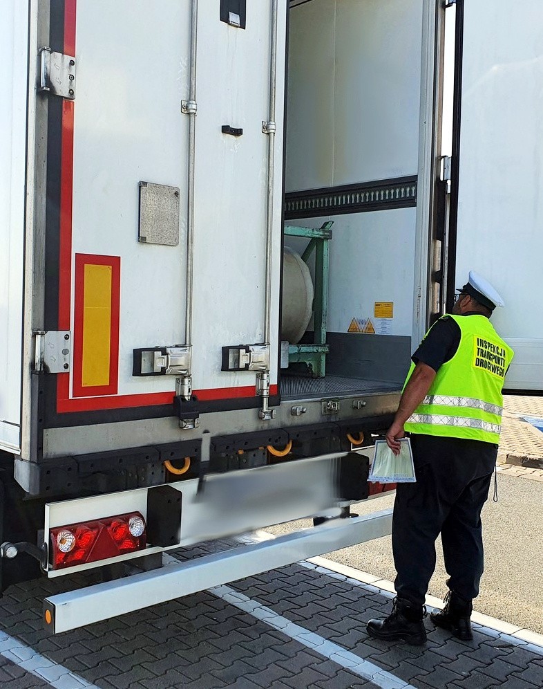 Transport lodówy nie dotarły na miejsce przeznaczenia. Interwencja Inspekcji Transportu Drogowego