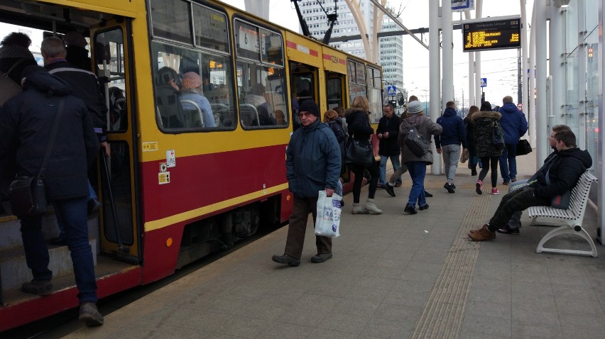 Dlaczego spóźniają się łódzkie tramwaje i autobusy? W październiku w sumie o 167 godzin, czyli... o tydzień!