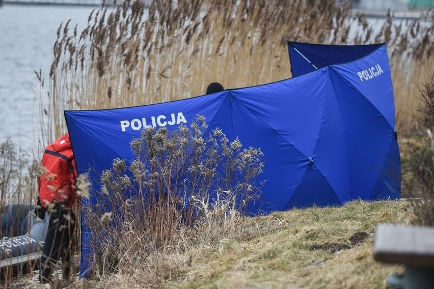 Około godz. 17 w niedzielę świadkowie powiadomili służby, że...