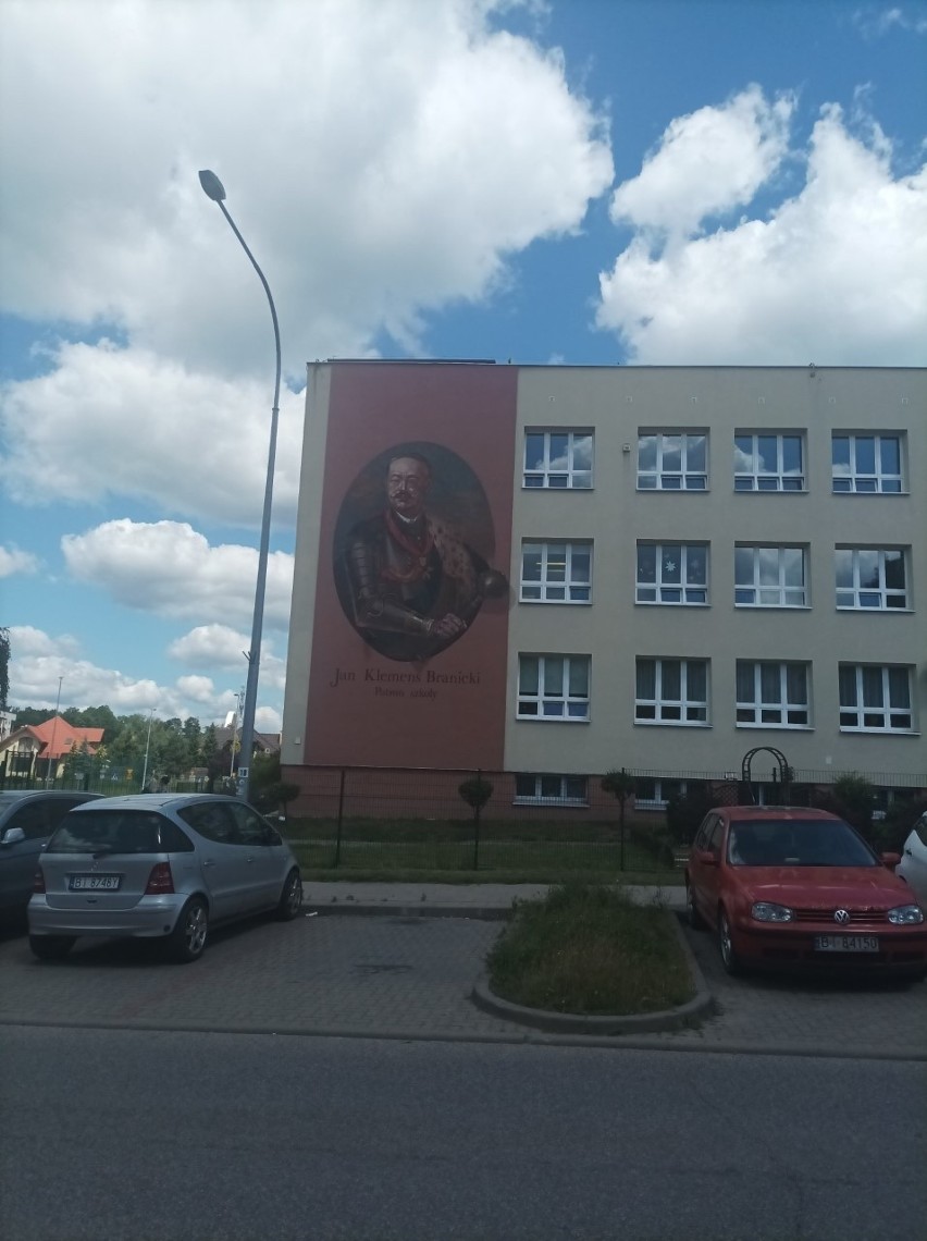 Na ścianie Szkoły Podstawowej nr 47 w Białymstoku odsłonięto mural z wizerunkiem Jana Klemensa Branickiego