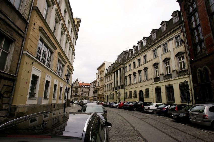 Sprzedają część Biblioteki Uniwersyteckiej za ponad 15 milionów (ZDJĘCIA)