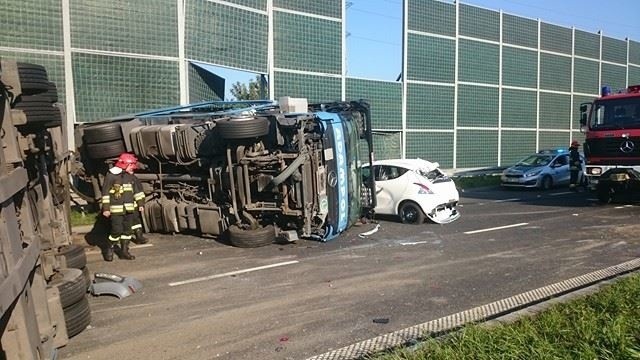 Wypadek na DK 1 w Tychach: zarzuty dla pijanego kierowcy ciężarówki [ZDJĘCIA]