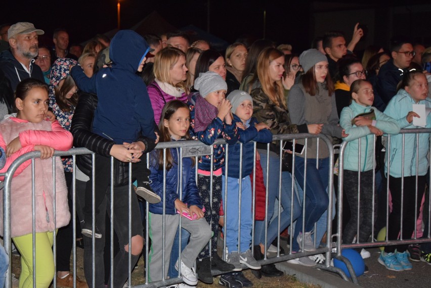 Koncert Eweliny Lisowskiej na pikniku MZK w Ostrołęce [ZDJĘCIA, WIDEO]